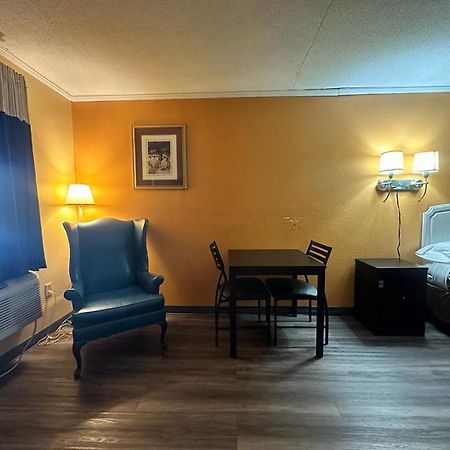 Loyalty Inn Рокингем Экстерьер фото