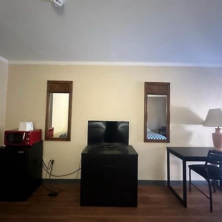 Loyalty Inn Рокингем Экстерьер фото