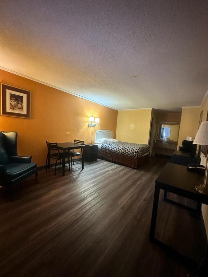 Loyalty Inn Рокингем Экстерьер фото