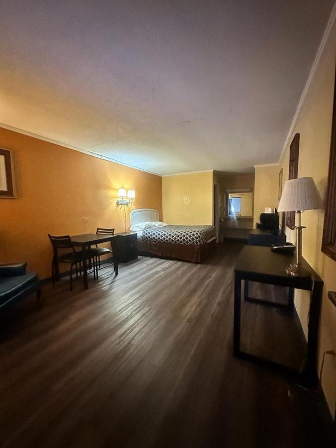Loyalty Inn Рокингем Экстерьер фото