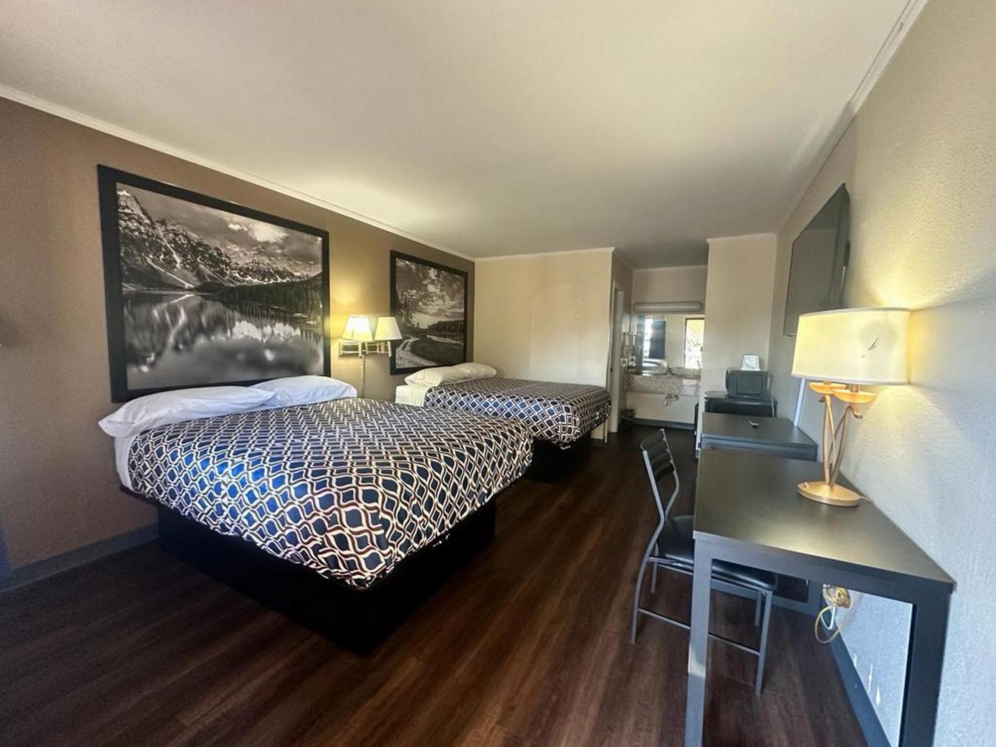 Loyalty Inn Рокингем Экстерьер фото