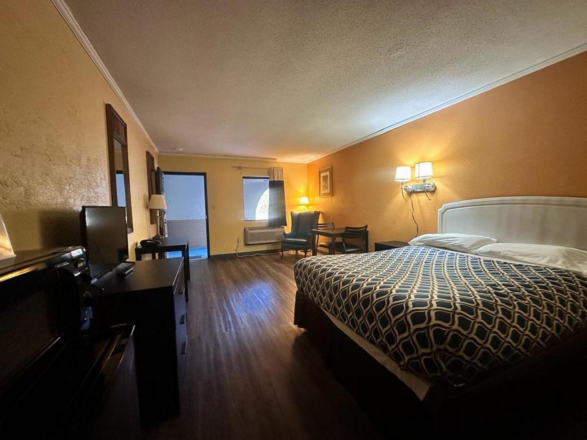 Loyalty Inn Рокингем Экстерьер фото