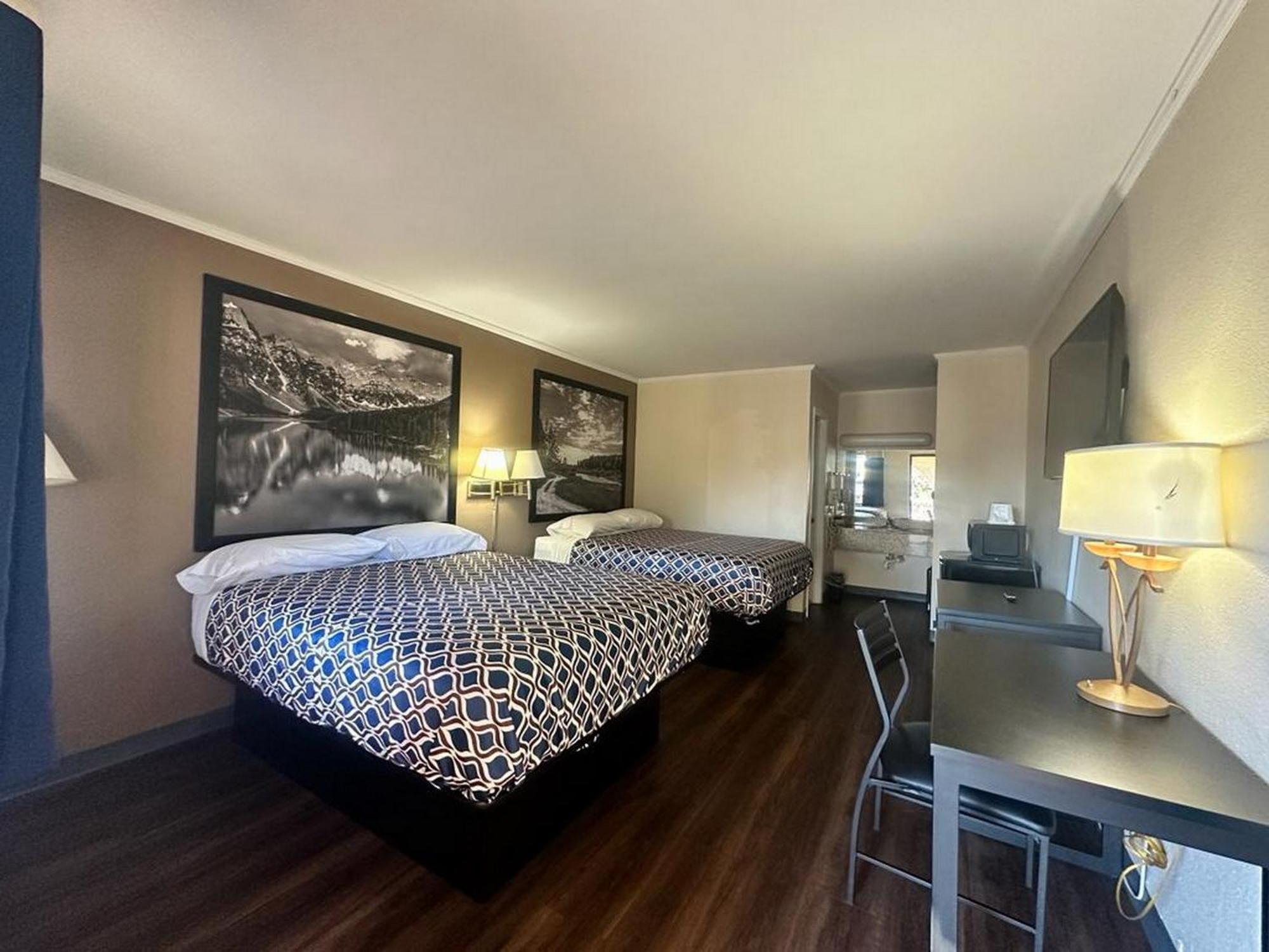 Loyalty Inn Рокингем Экстерьер фото