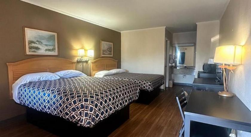 Loyalty Inn Рокингем Экстерьер фото