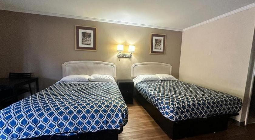 Loyalty Inn Рокингем Экстерьер фото