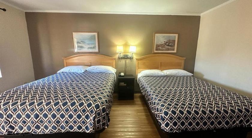 Loyalty Inn Рокингем Экстерьер фото