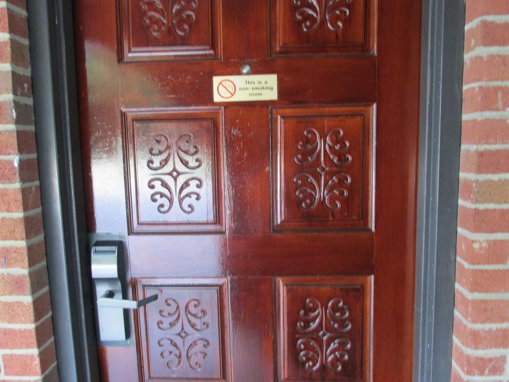 Loyalty Inn Рокингем Экстерьер фото